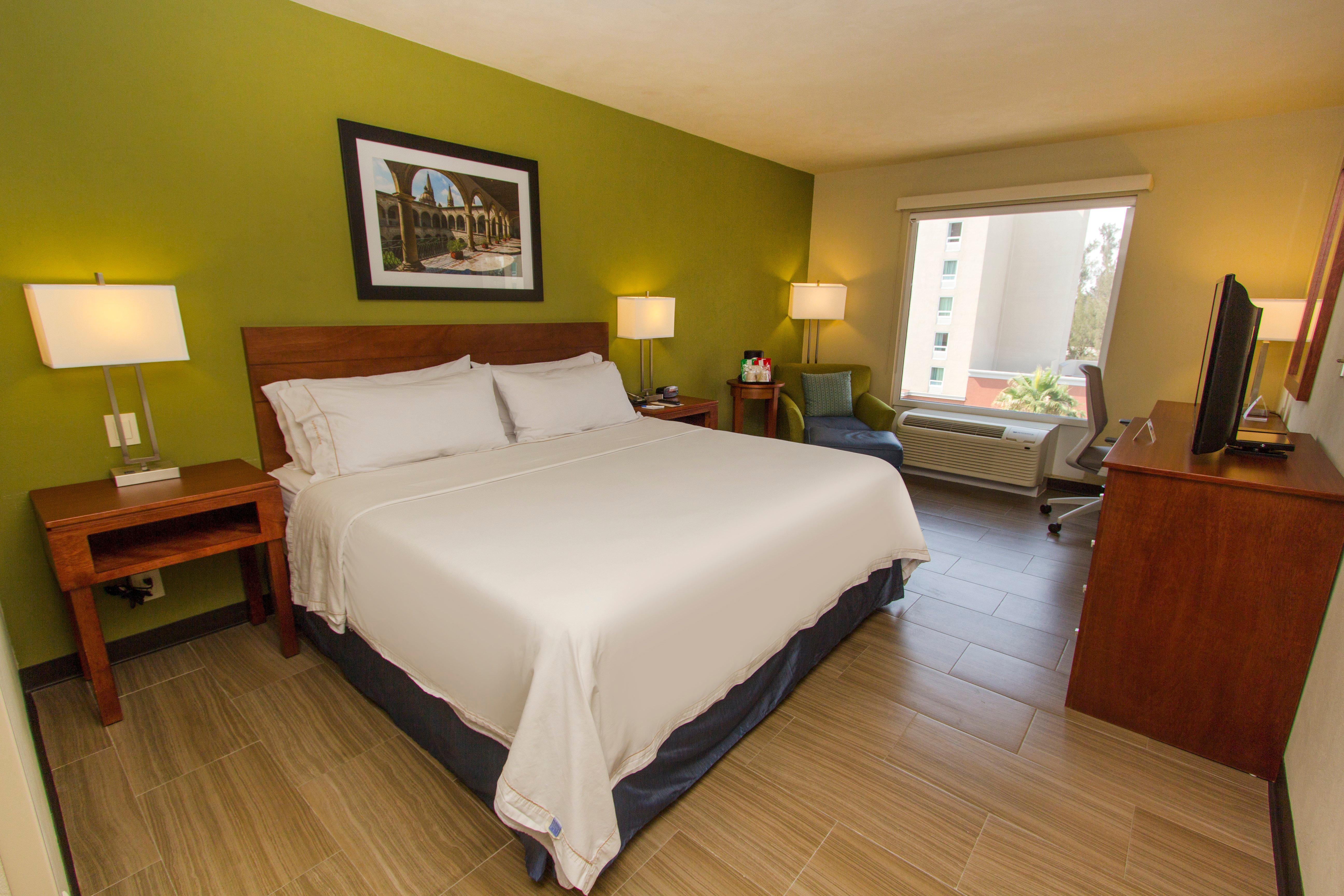 Holiday Inn Express Guadalajara Aeropuerto By Ihg Las Pintas Esterno foto