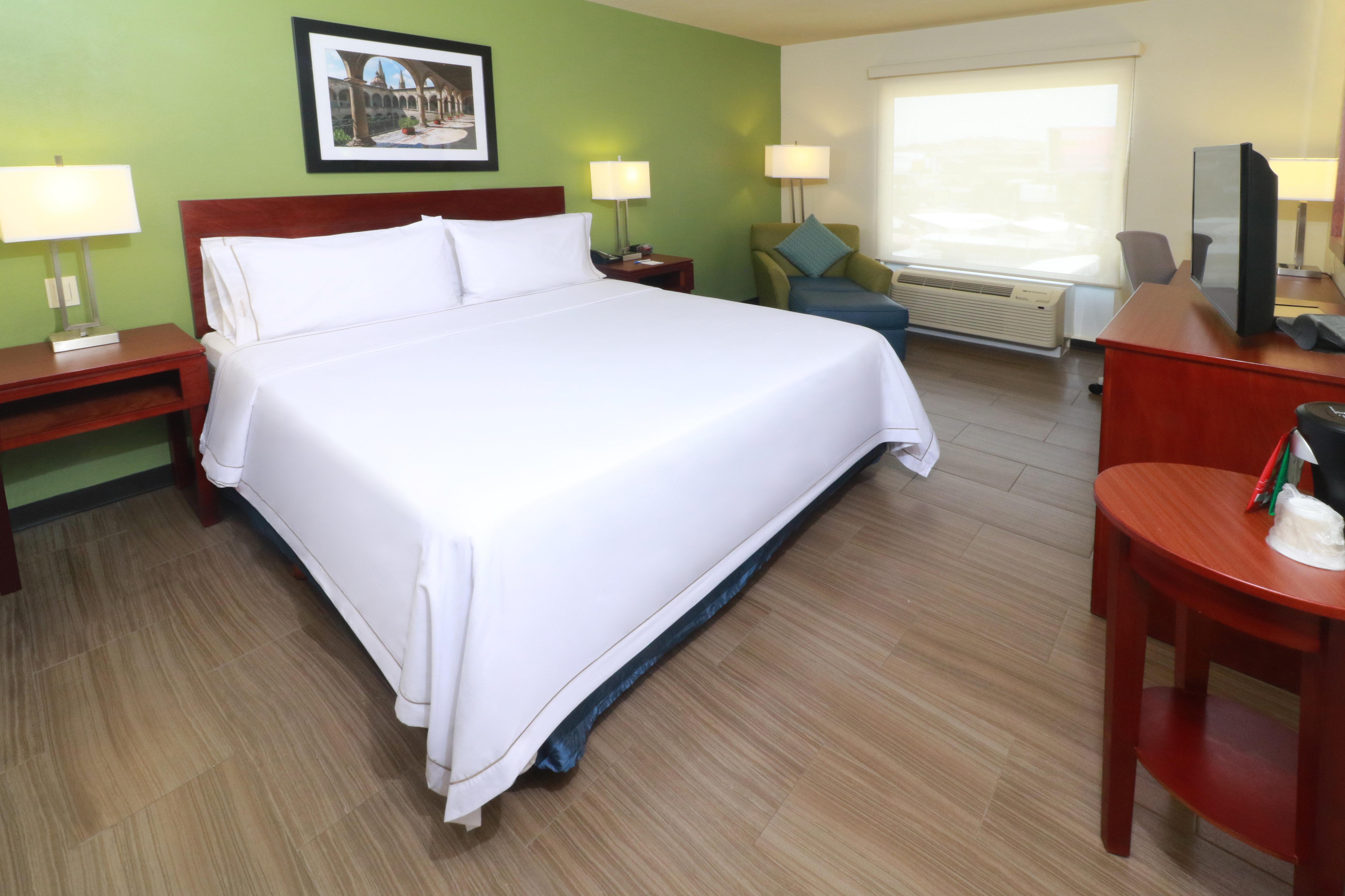 Holiday Inn Express Guadalajara Aeropuerto By Ihg Las Pintas Esterno foto