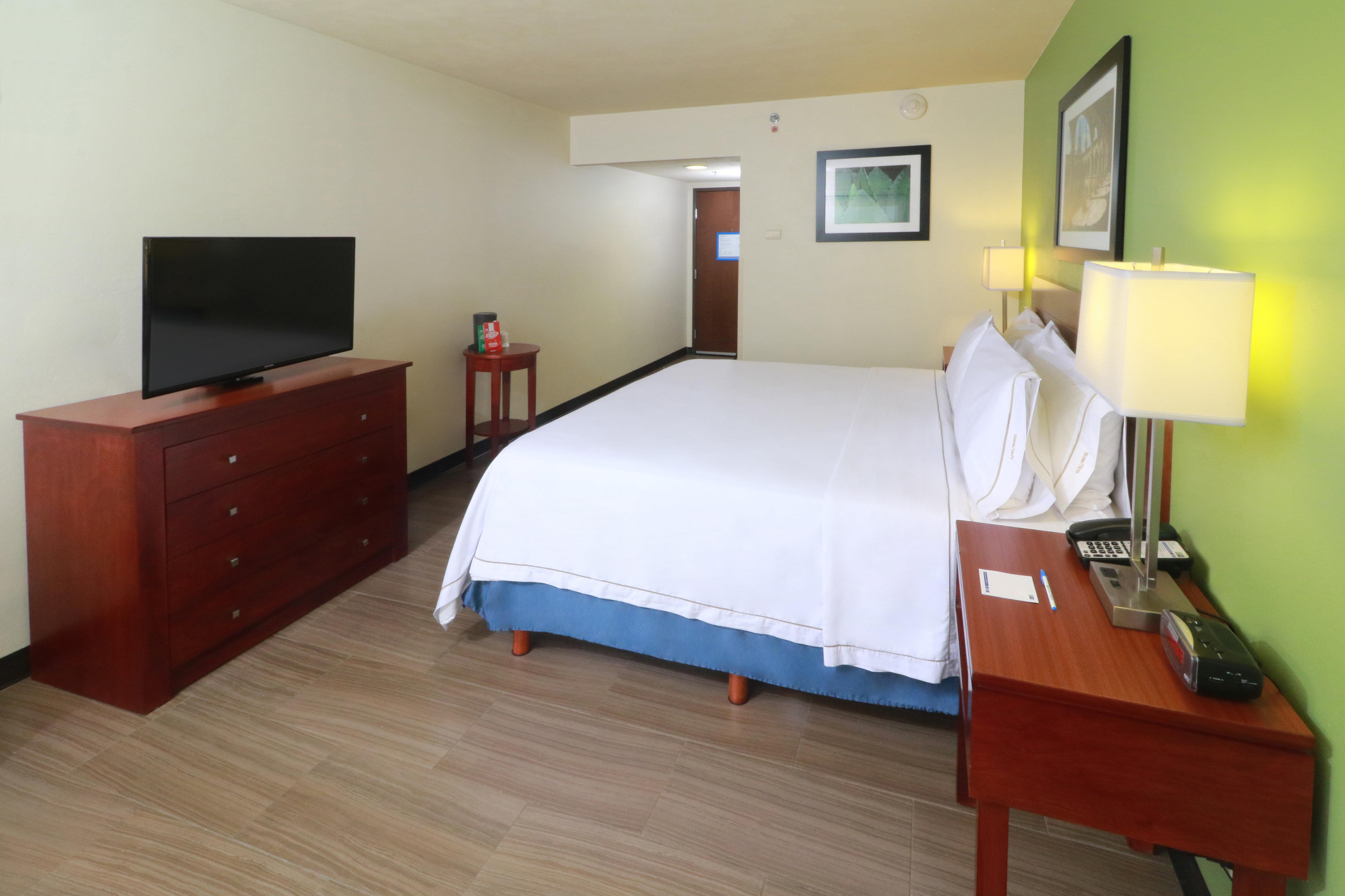 Holiday Inn Express Guadalajara Aeropuerto By Ihg Las Pintas Esterno foto