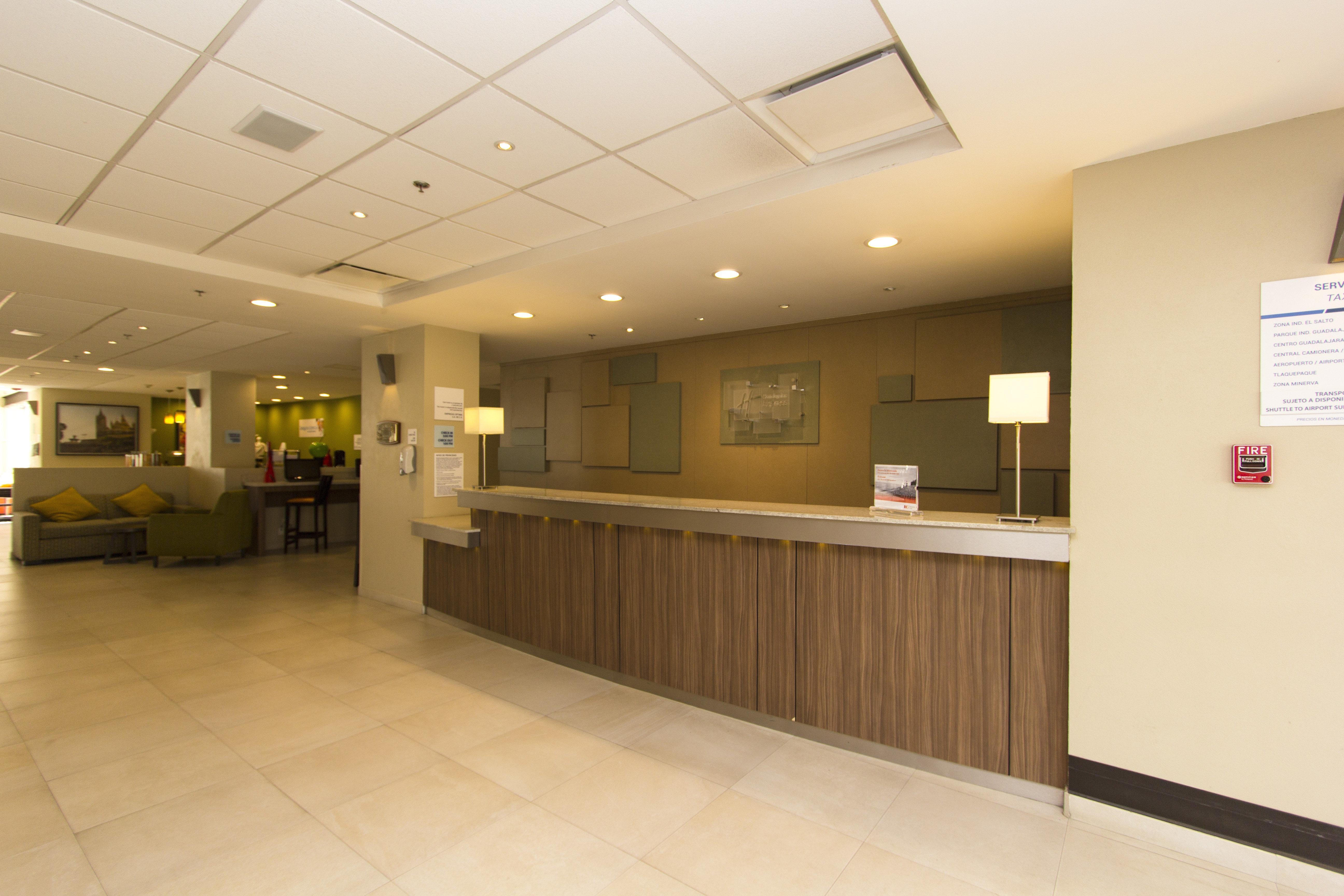 Holiday Inn Express Guadalajara Aeropuerto By Ihg Las Pintas Esterno foto