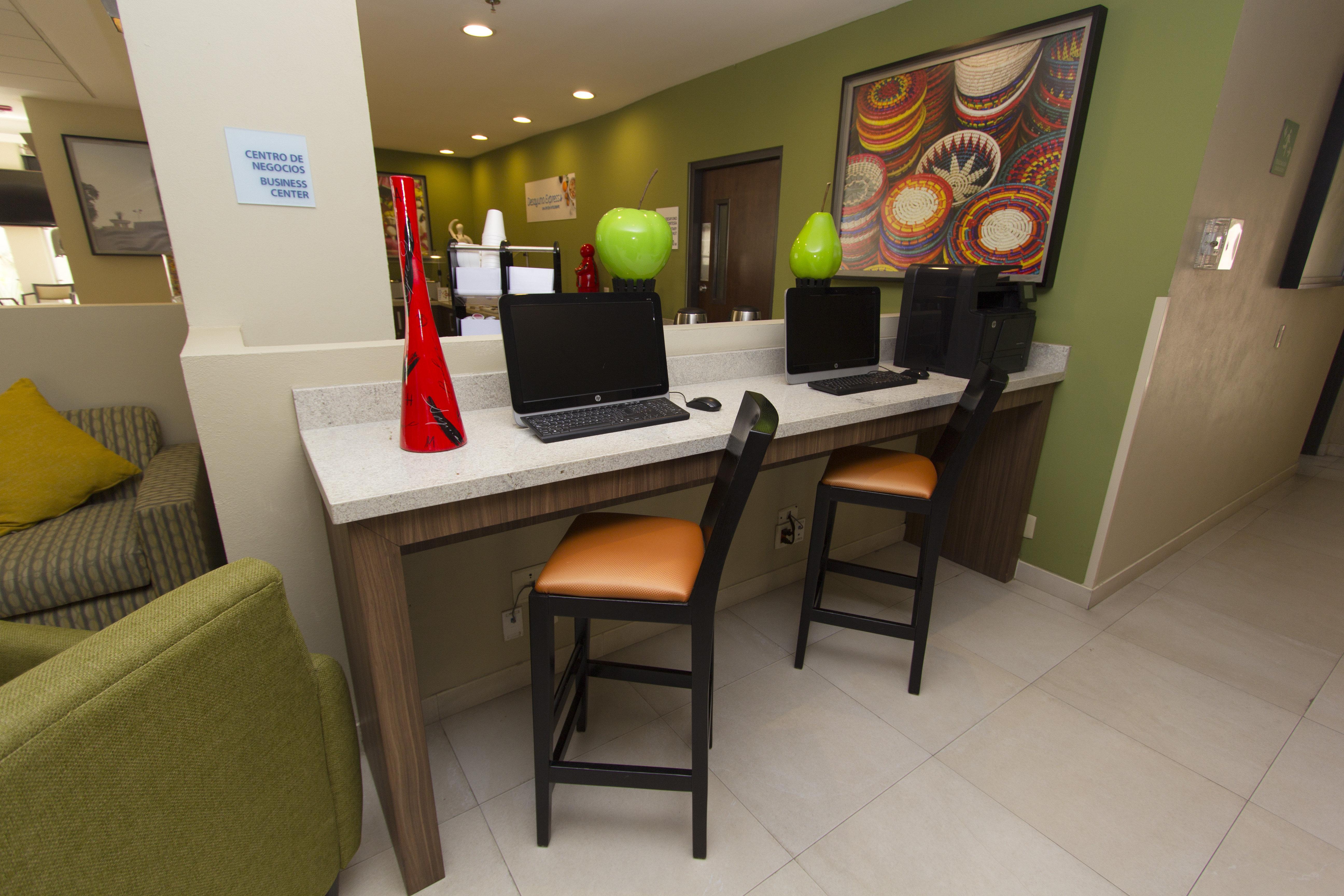 Holiday Inn Express Guadalajara Aeropuerto By Ihg Las Pintas Esterno foto