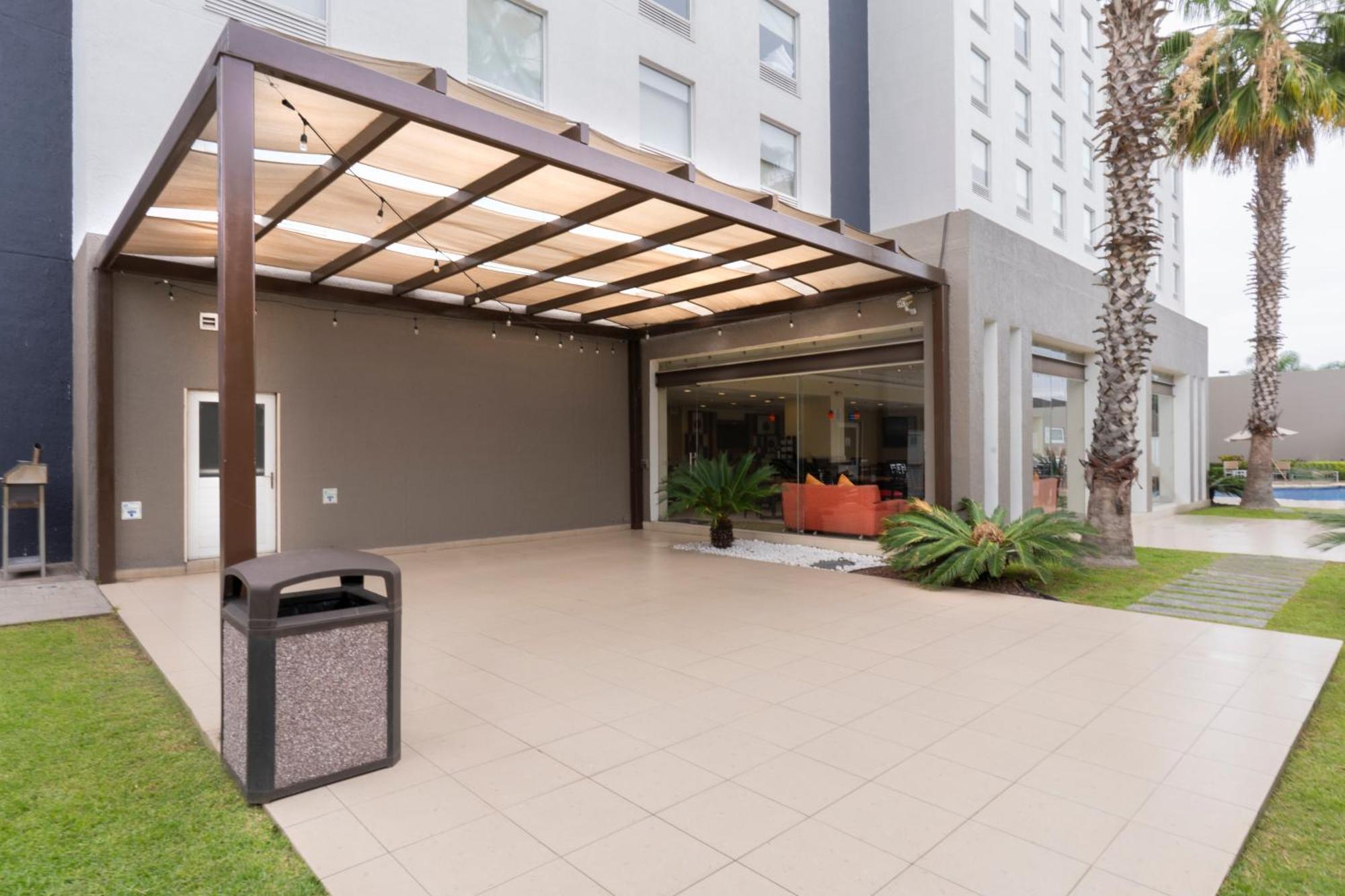 Holiday Inn Express Guadalajara Aeropuerto By Ihg Las Pintas Esterno foto