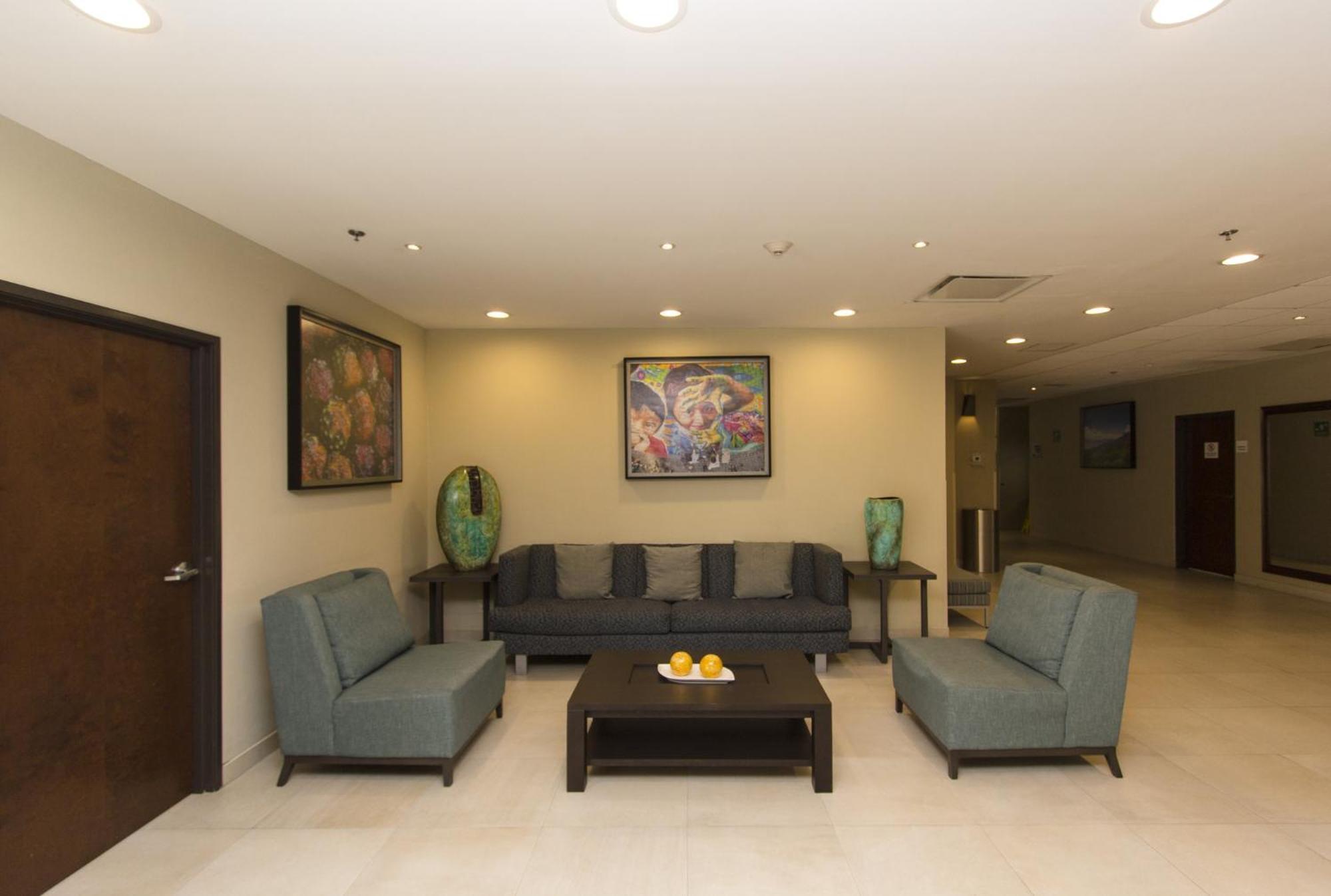Holiday Inn Express Guadalajara Aeropuerto By Ihg Las Pintas Esterno foto