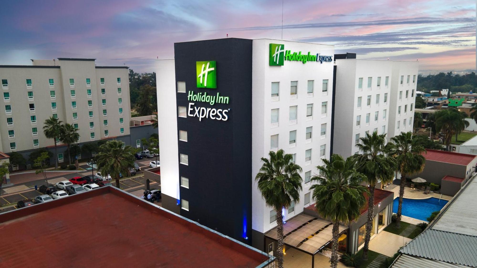 Holiday Inn Express Guadalajara Aeropuerto By Ihg Las Pintas Esterno foto