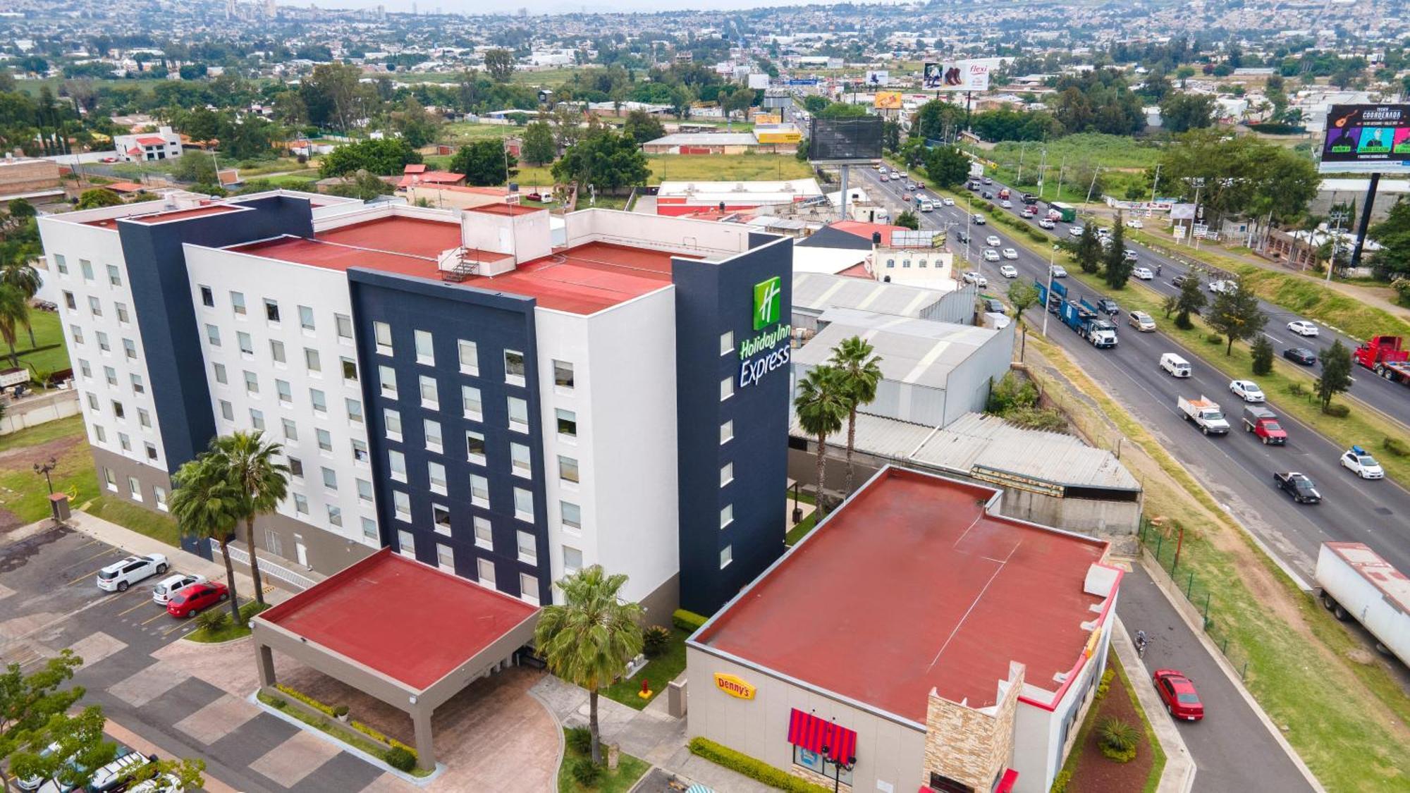 Holiday Inn Express Guadalajara Aeropuerto By Ihg Las Pintas Esterno foto