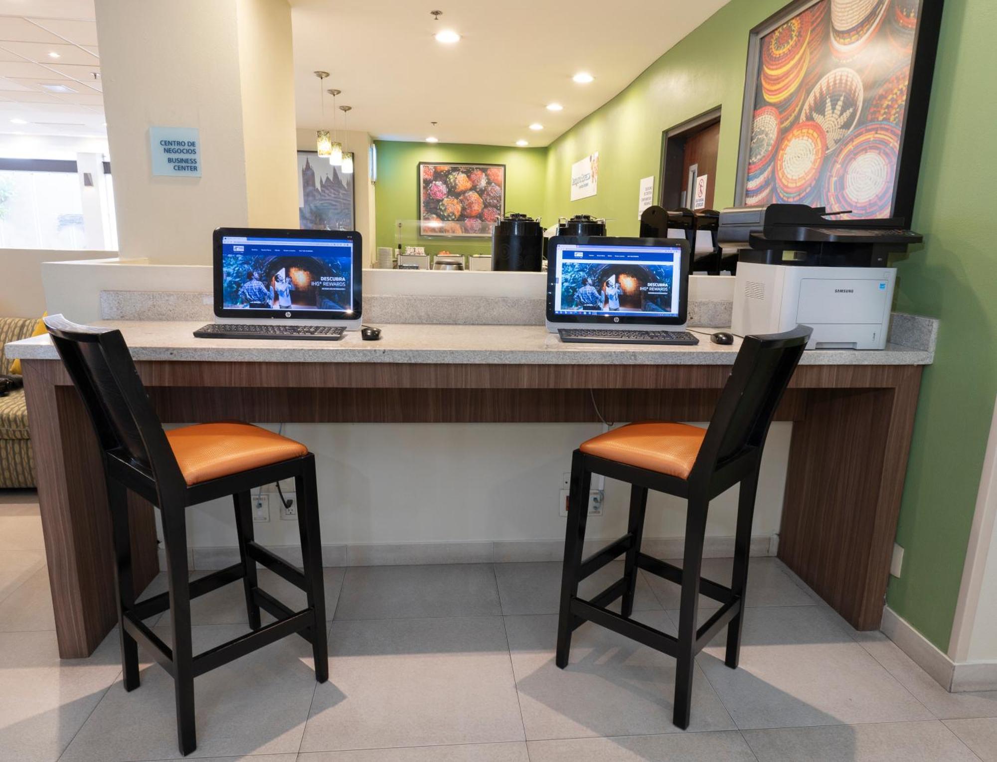 Holiday Inn Express Guadalajara Aeropuerto By Ihg Las Pintas Esterno foto