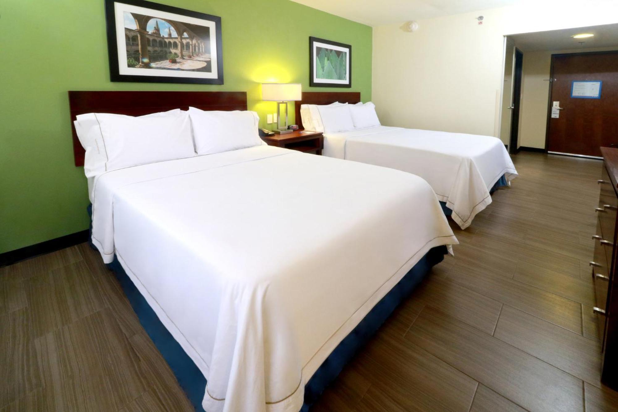 Holiday Inn Express Guadalajara Aeropuerto By Ihg Las Pintas Esterno foto
