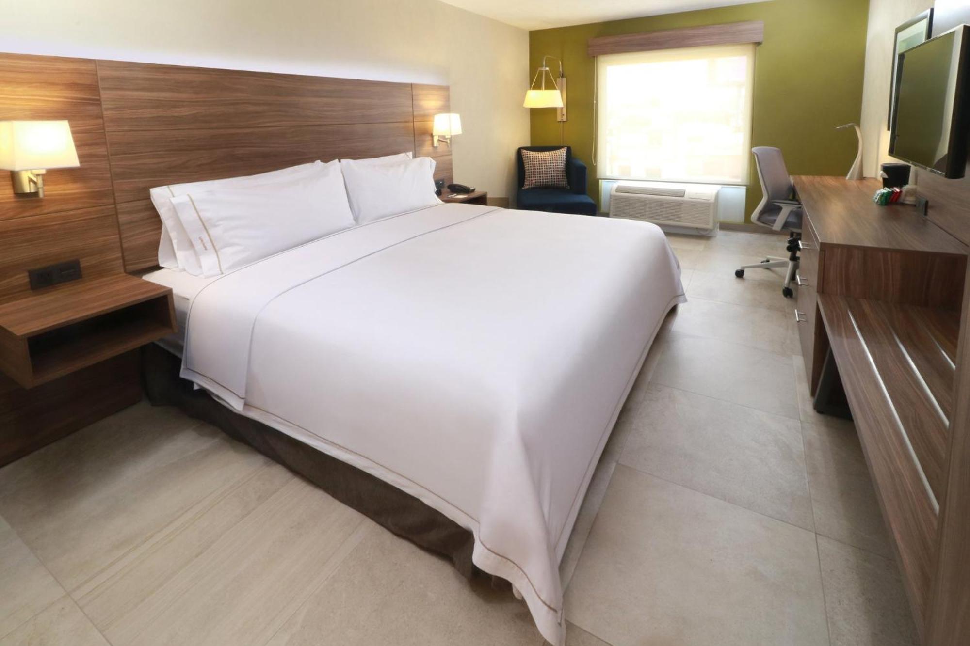 Holiday Inn Express Guadalajara Aeropuerto By Ihg Las Pintas Esterno foto