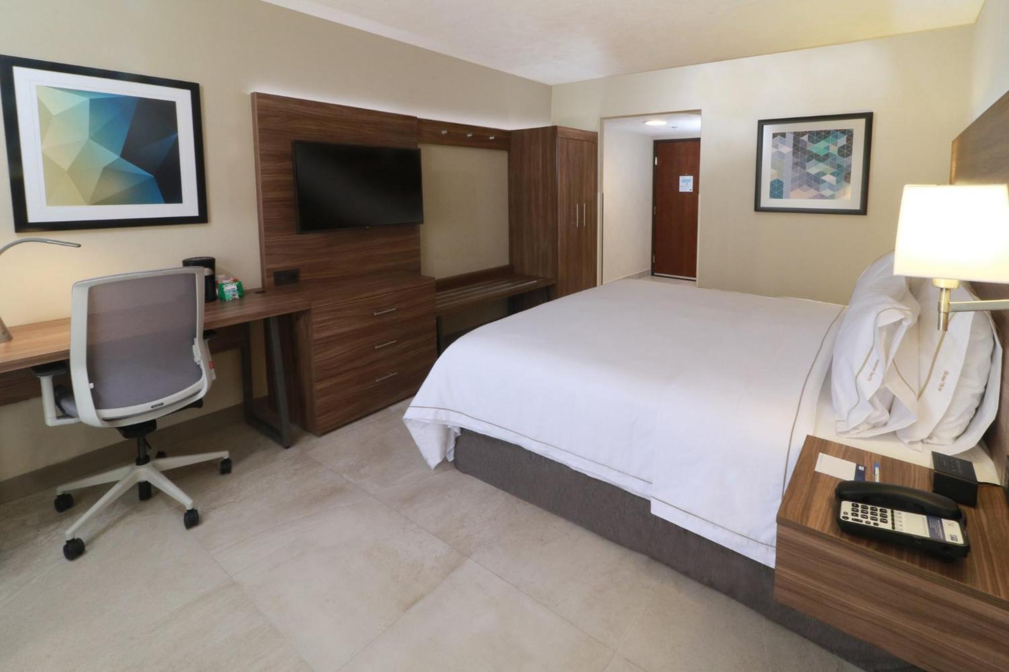 Holiday Inn Express Guadalajara Aeropuerto By Ihg Las Pintas Esterno foto